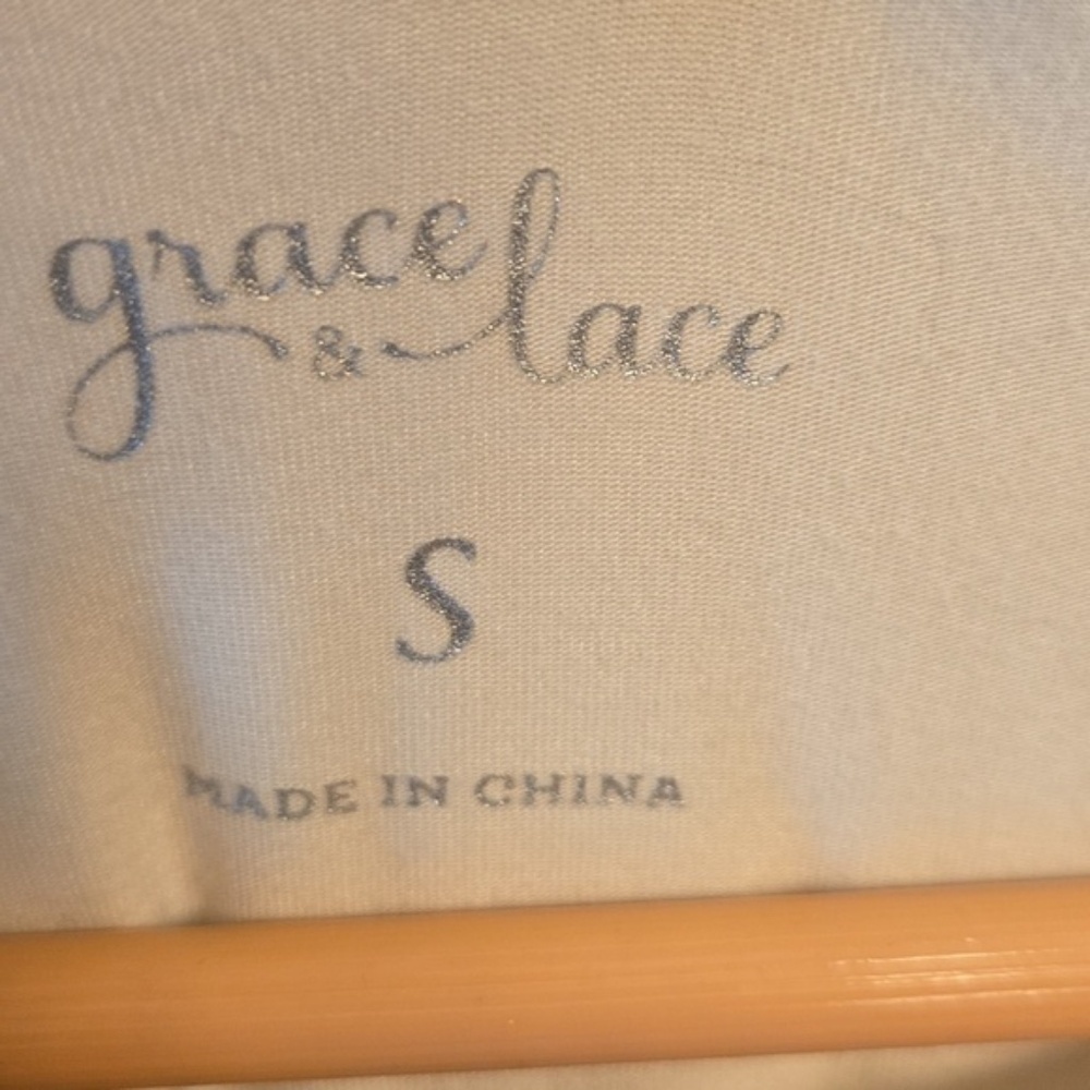 Grace and Lace Adventure Awaits Graphic Tee Cream Small - Picture 7 of 8